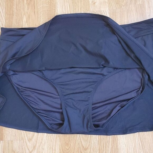 Anne Cole Plus Size Swim Skirt size 24W in Black. - Picture 5 of 13
